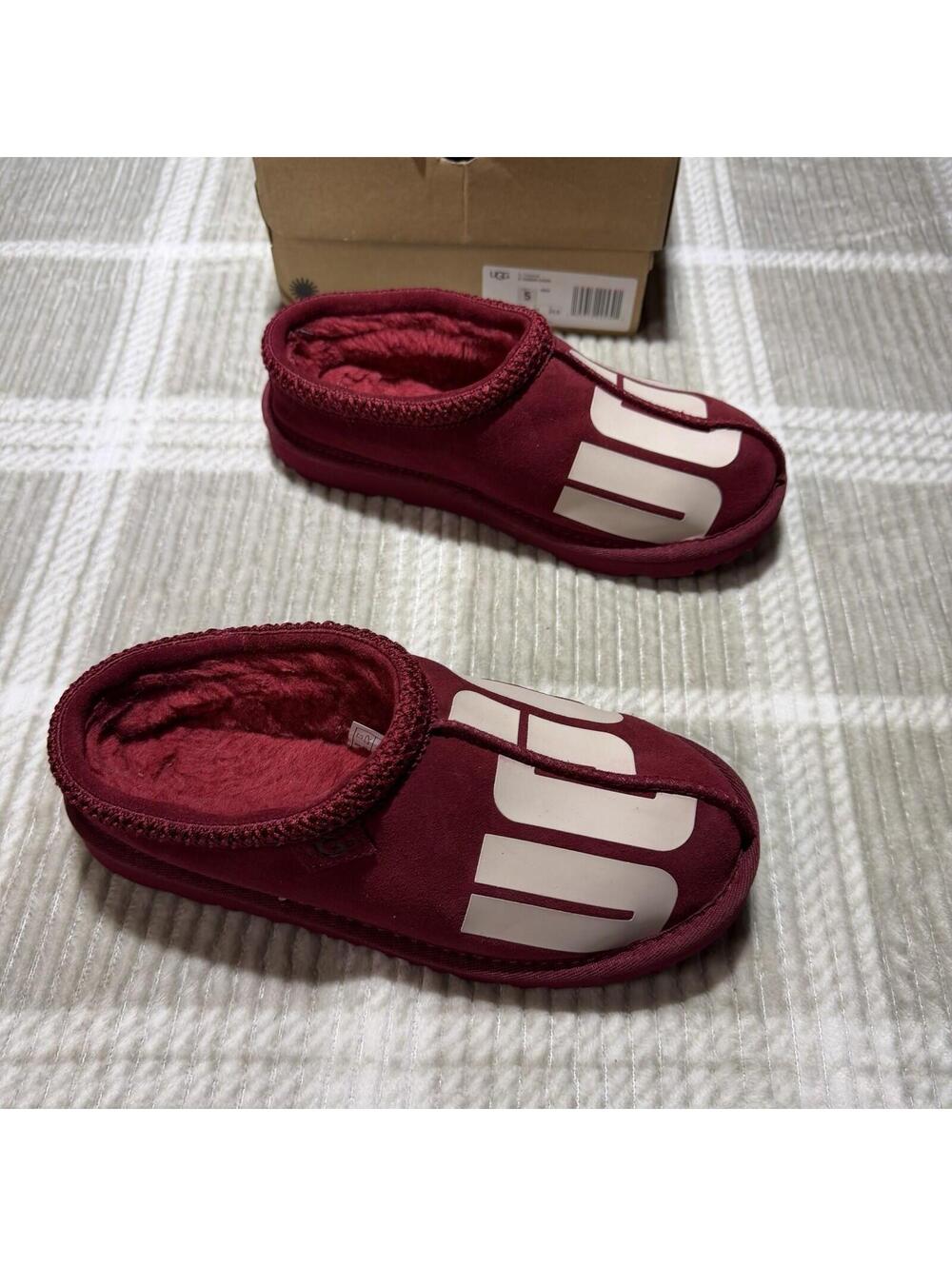 Boys/Girls UGGS Kid's Tasman Chopd Logo Red Maroon Suede Slippers Size 5 - Picture 3 of 6